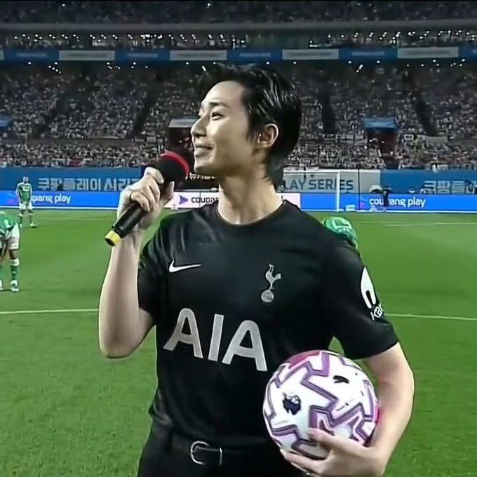 Son Heung-min bật khóc nức nở ngày chia tay Tottenham, tài tử Park Seo Joon đến ôm bạn thân an ủi- Ảnh 8.