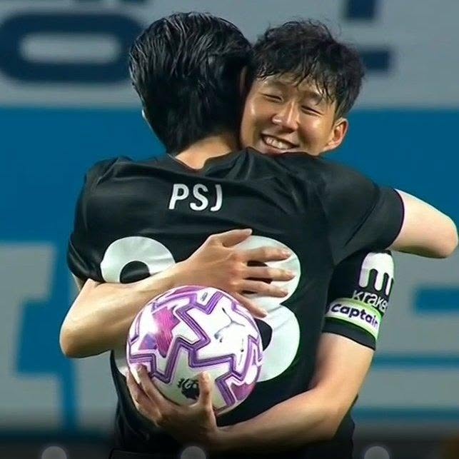 Son Heung-min bật khóc nức nở ngày chia tay Tottenham, tài tử Park Seo Joon đến ôm bạn thân an ủi- Ảnh 9.