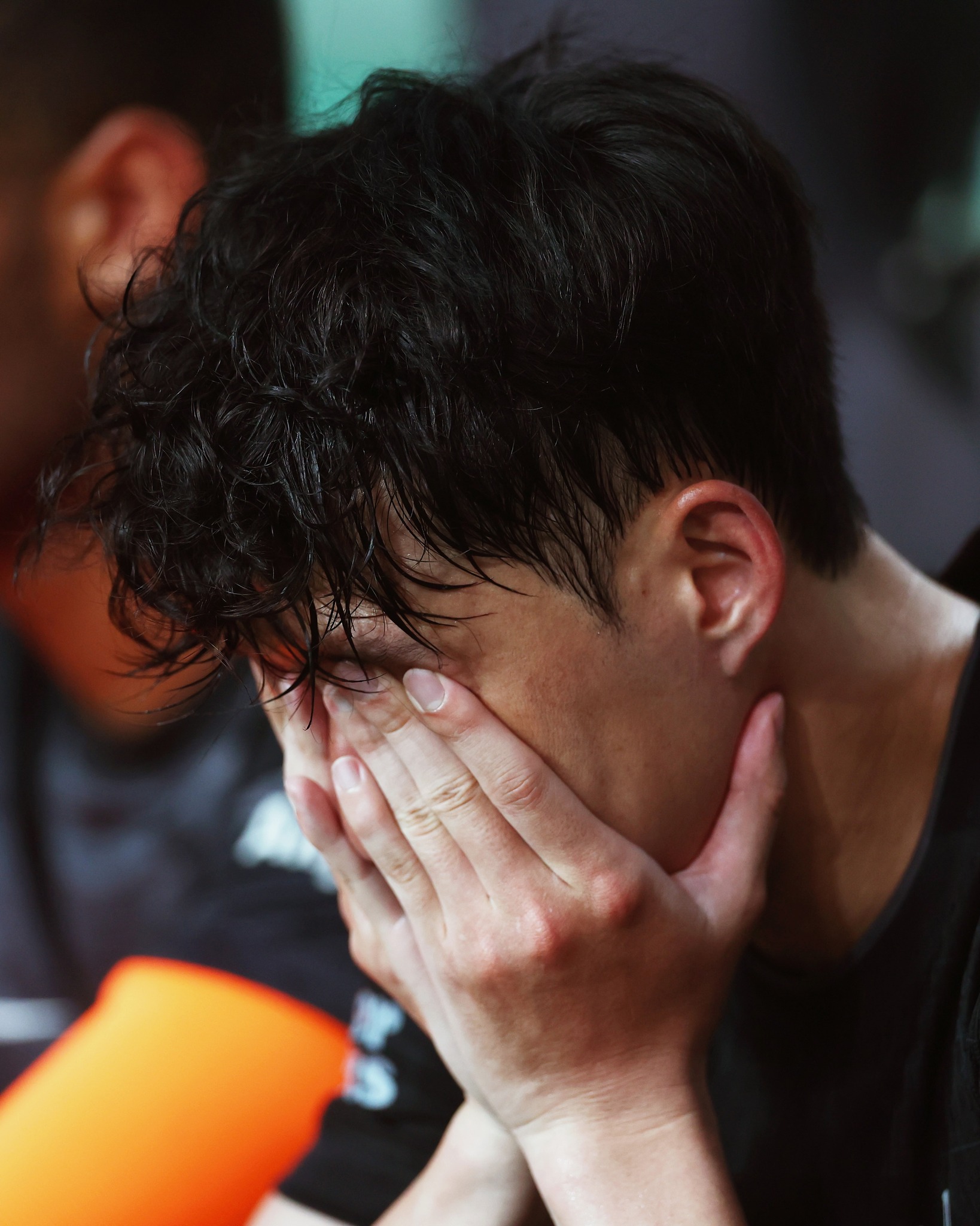 Son Heung-min bật khóc nức nở ngày chia tay Tottenham, tài tử Park Seo Joon đến ôm bạn thân an ủi- Ảnh 1.
