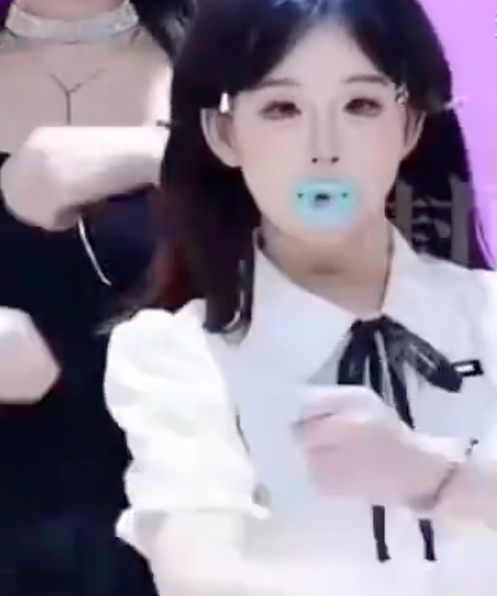 Rộ trào lưu người lớn ngậm núm vú giả, chuyên gia cảnh báo nguy cơ- Ảnh 2.