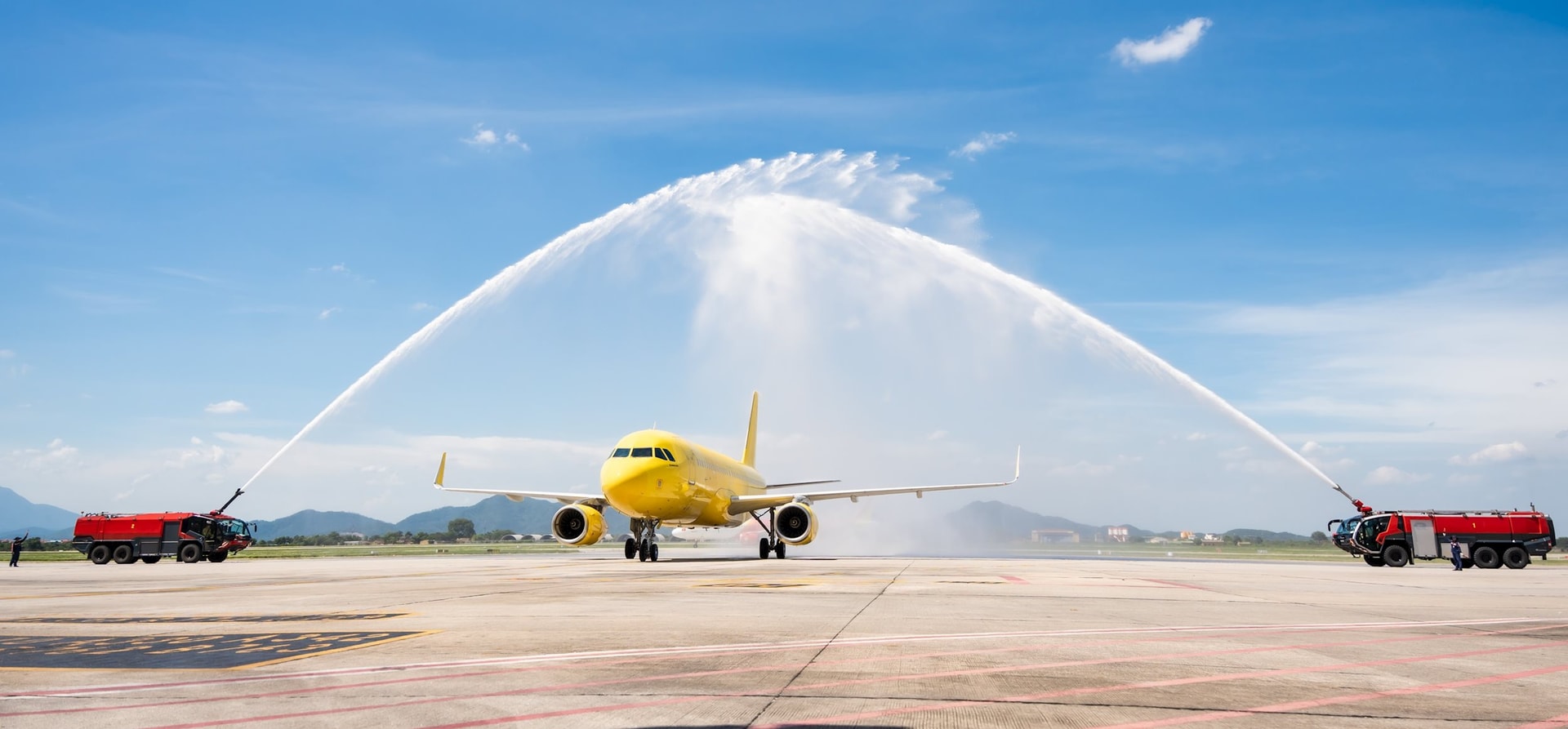 Vietravel Airlines đón thêm tàu bay Airbus thứ 2, cổ phiếu gia đình bầu Hiển tăng kịch trần- Ảnh 2.