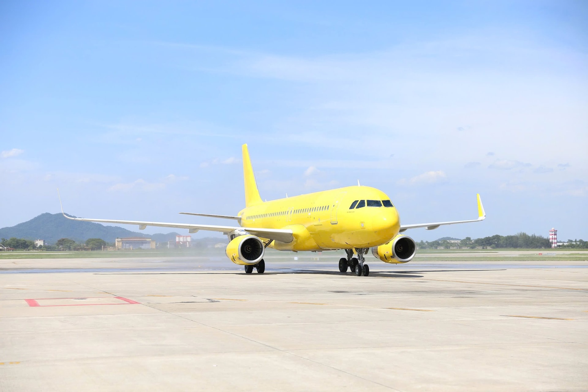 Vietravel Airlines đón thêm tàu bay Airbus thứ 2, cổ phiếu gia đình bầu Hiển tăng kịch trần- Ảnh 3.
