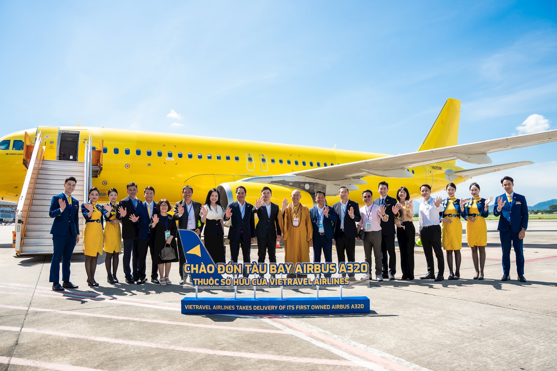 Vietravel Airlines đón thêm tàu bay Airbus thứ 2, cổ phiếu gia đình bầu Hiển tăng kịch trần- Ảnh 4.