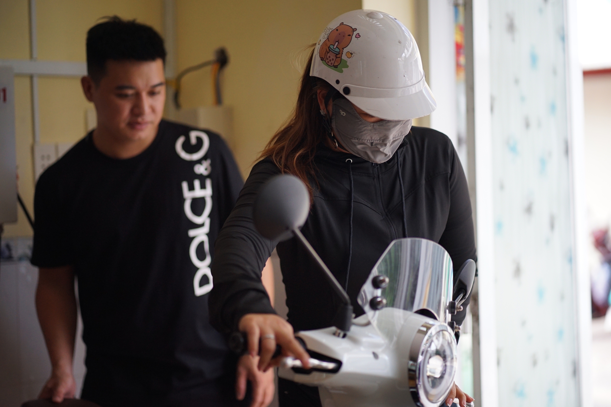 TP.HCM nở rộ trạm sạc xe điện cho tài xế công nghệ: Võng, nước mát, phòng lạnh đủ cả, chi phí chỉ từ nửa bát phở- Ảnh 8.