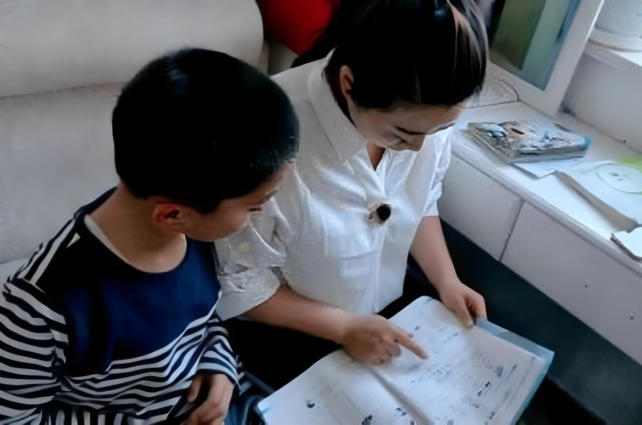 Giáo viên dạy kèm cho cặp sinh đôi, ngày 2 em đỗ cô bất ngờ bị kiện, phải trả lại toàn bộ học phí- Ảnh 1.