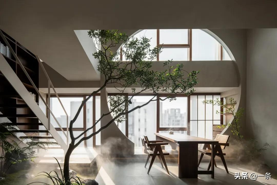 Mẹ 2 con cải tạo căn hộ 50m2 trên tầng 28 thành khu vườn giữa trời - mỗi tuần dành 1 ngày sống một mình để nạp lại năng lượng- Ảnh 1.