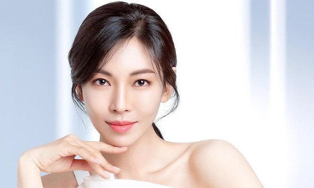 Nữ diễn viên 44 tuổi có làn da như 20 tuổi: Chồng cô tiết lộ 1 việc mà vợ mình luôn làm khi đi xe cùng nhau- Ảnh 2.