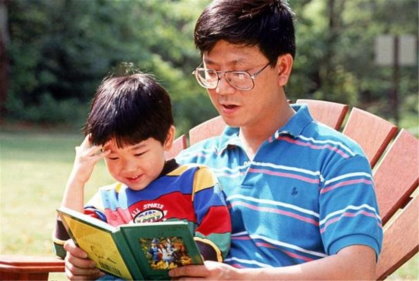 Nghiên cứu phát hiện: Đàn ông có con ở độ tuổi này, con đẻ ra sẽ thông minh hơn!- Ảnh 2.