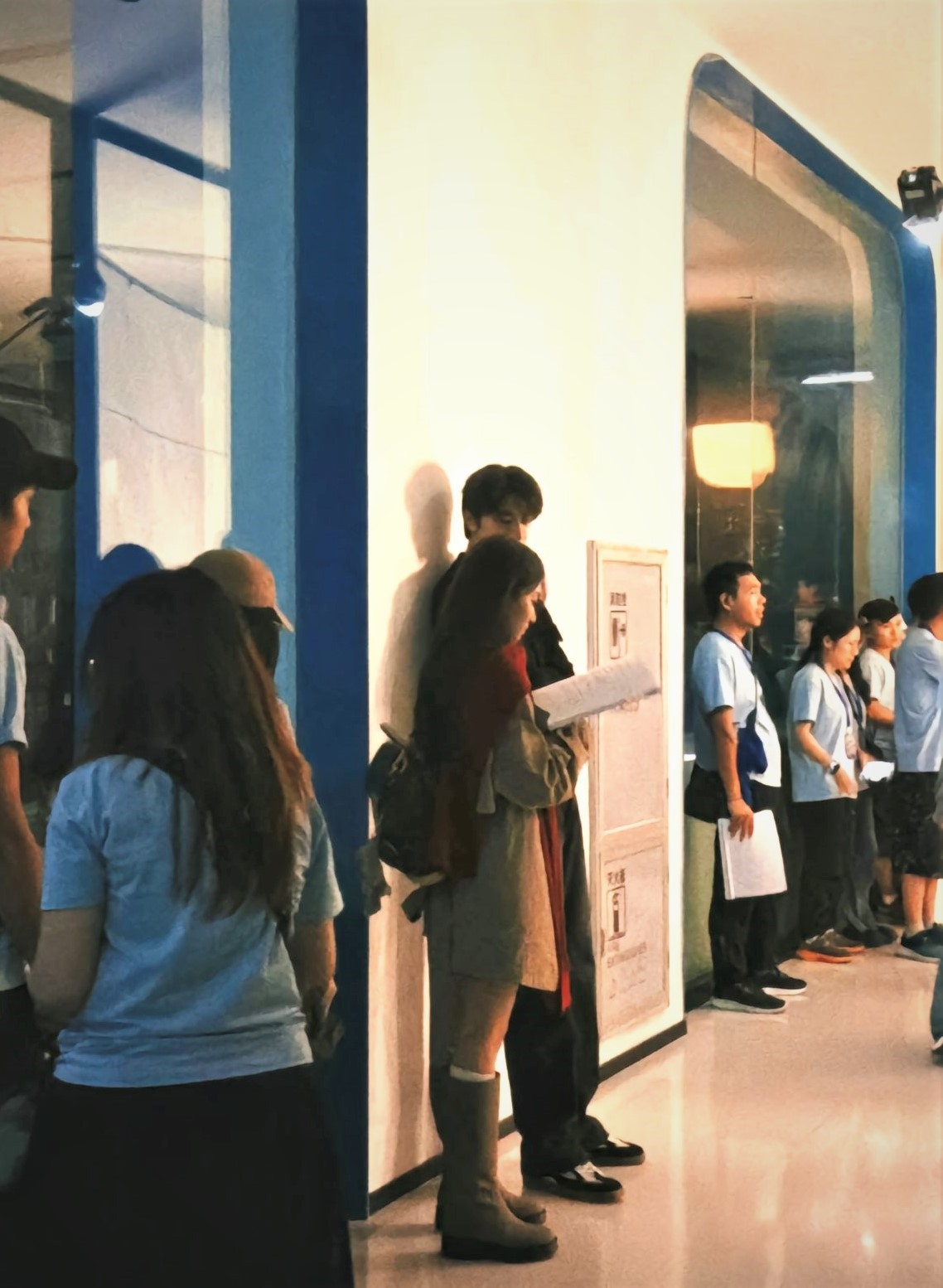 Hễ cặp đôi này chung khung hình là thế gian biến thành tranh vẽ, đến cái bóng cũng đẹp như xé truyện bước ra- Ảnh 1.
