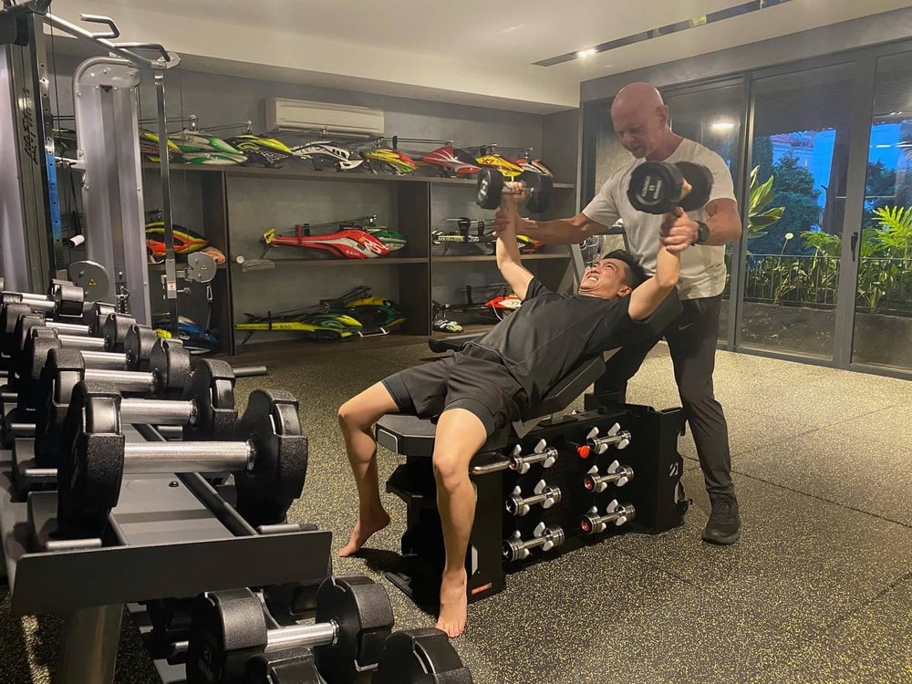 Cuộc sống hòa hợp của vợ chồng Cường Đô La trong biệt thự đẹp như trung tâm thương mại ở TP.HCM- Ảnh 11.