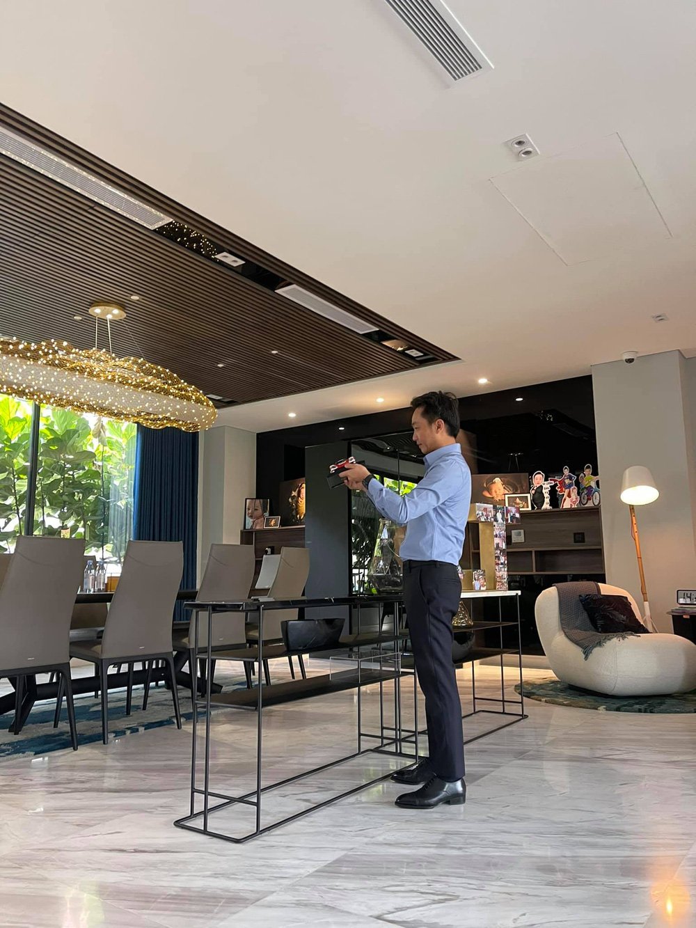 Cuộc sống hòa hợp của vợ chồng Cường Đô La trong biệt thự đẹp như trung tâm thương mại ở TP.HCM- Ảnh 8.