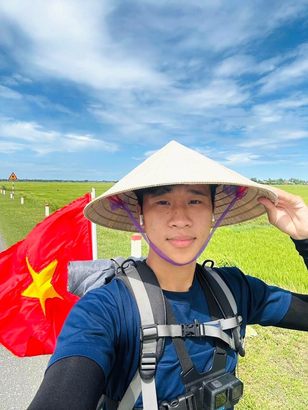 Chàng trai đạp xe Thống Nhất đi 1.800km nổi tiếng dịp 30/4 giờ ra sao?- Ảnh 1.