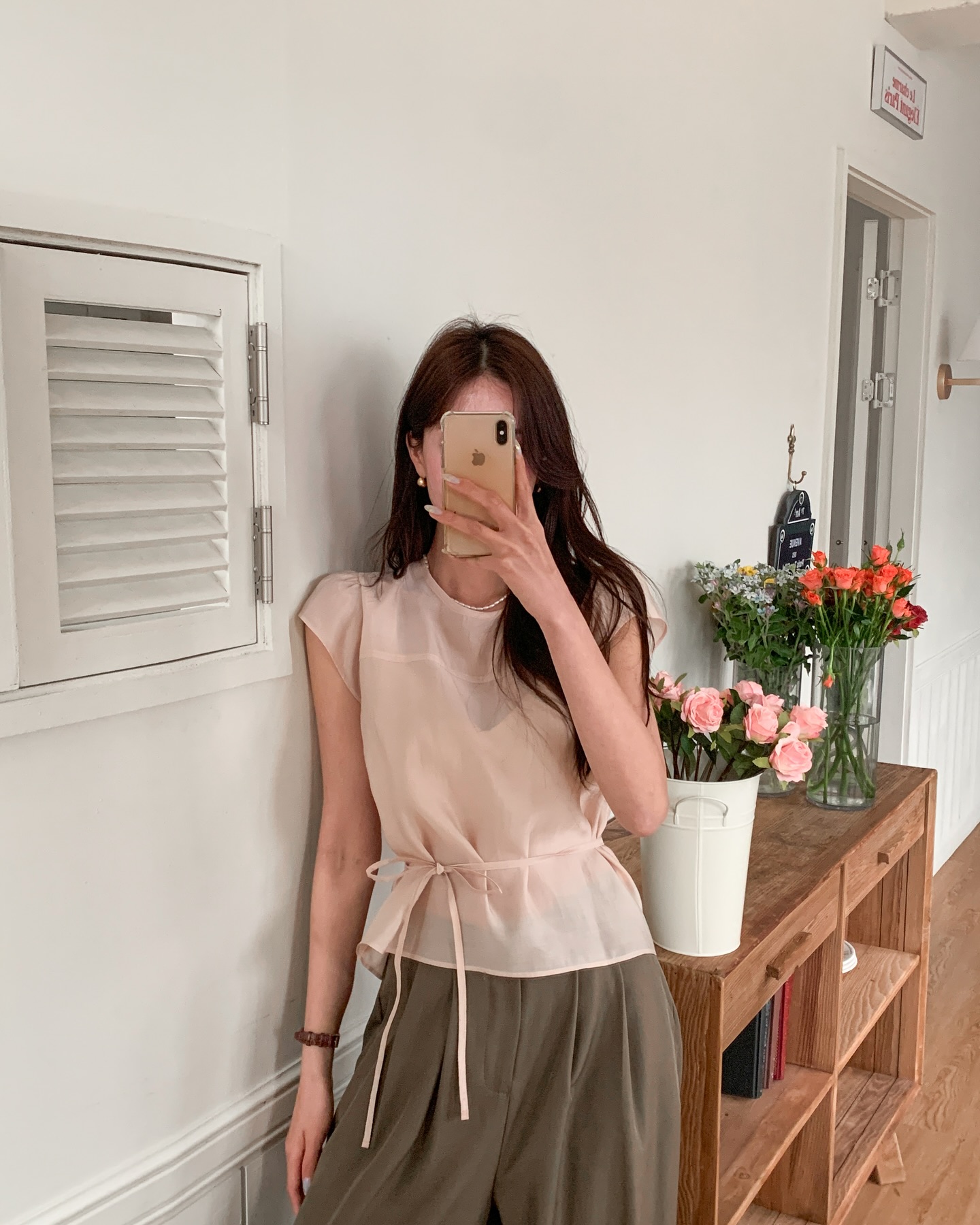 4 mẫu áo đáng sắm nhất lúc này vì sành điệu từ hè sang thu- Ảnh 2.