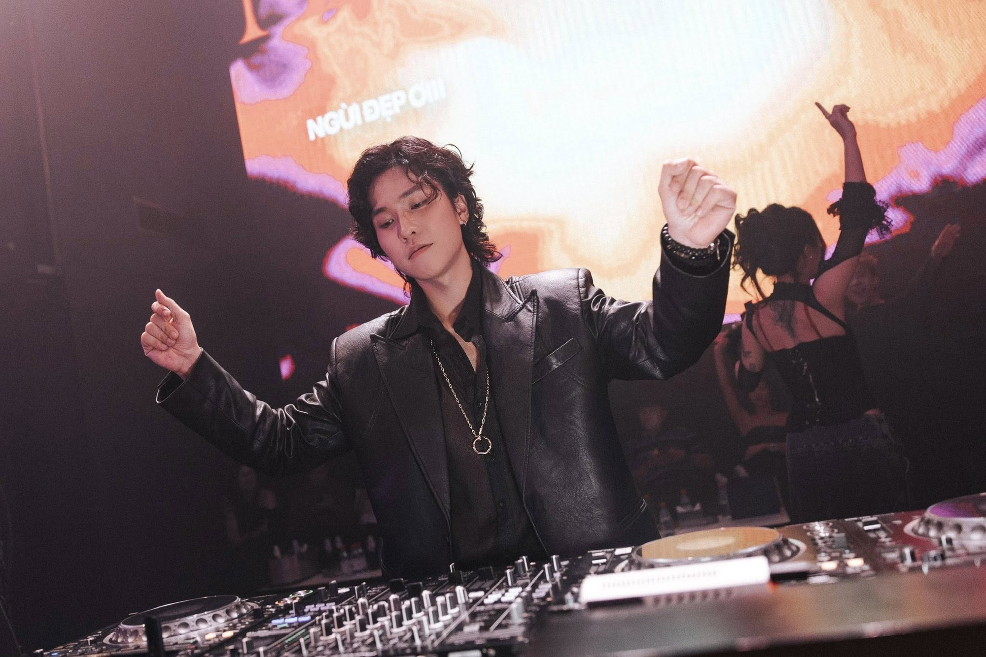 Xuất hiện album Việt được Pitchfork chấm điểm cao bằng Jennie, chủ nhân là music producer tỷ view 2 lần lập kỷ lục quốc tế!- Ảnh 5.