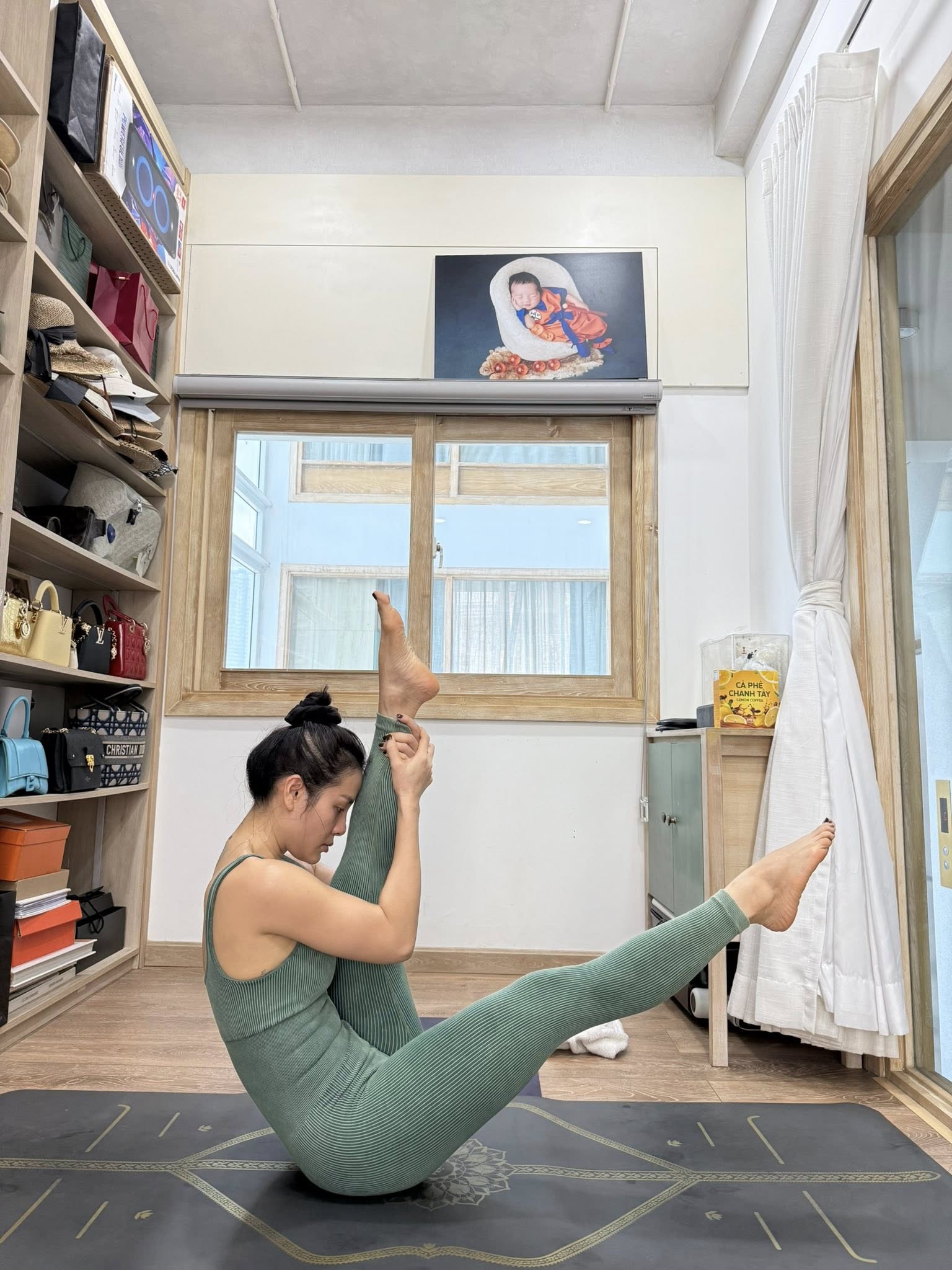 Phản ứng bất ngờ của Phương Trinh Jolie sau khi Lý Bình Phản ứng bất ngờ của Phương Trinh Jolie sau khi Lý Bình