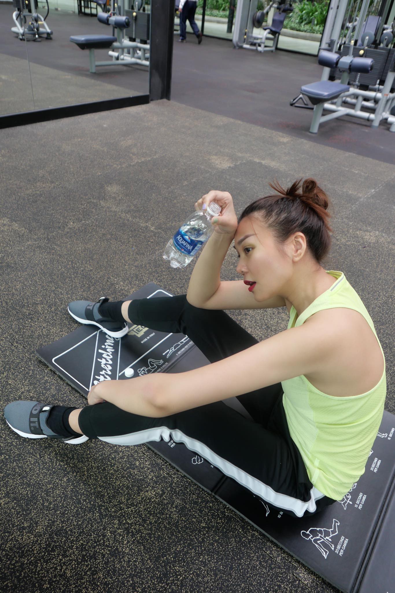 Siêu mẫu Thanh Hằng U50 dáng vẫn cực nuột nà nhờ tập gym, yoga và một môn thể thao mạnh- Ảnh 3.