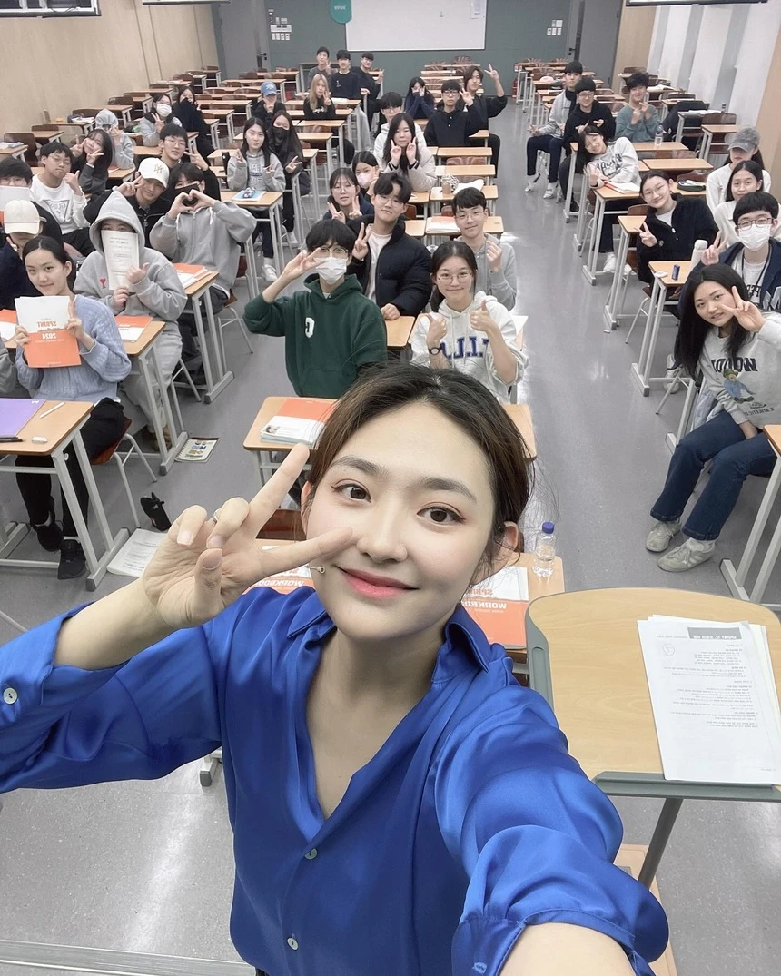 Idol nhí từng thi Hoa hậu, làm người mẫu đình đám, bất ngờ được bắt gặp dạy Toán ở "lò luyện khét tiếng" giữa Thủ đô- Ảnh 3.