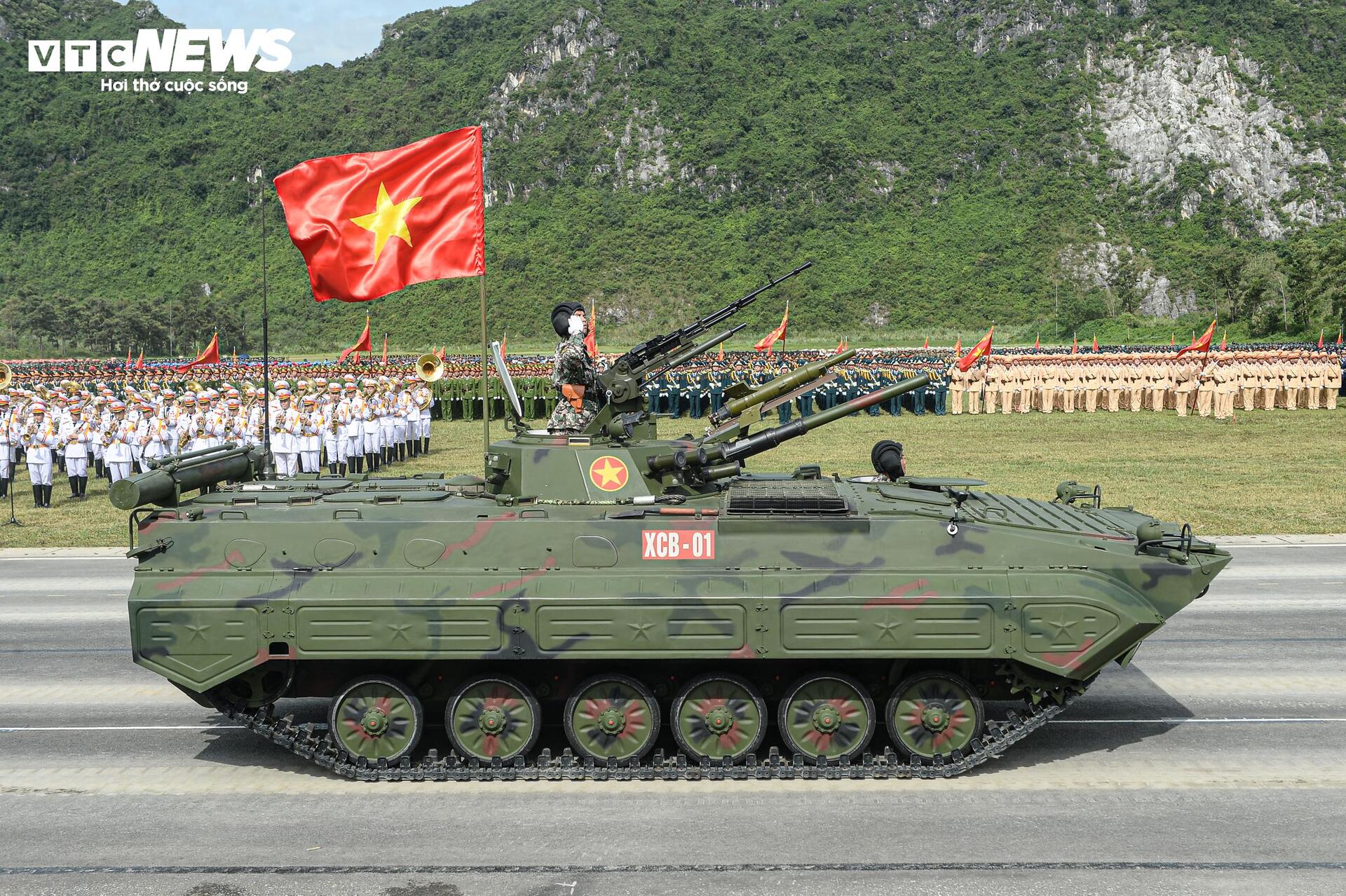 Tên lửa, xe chiến đấu 'Made in Vietnam' phô diễn sức mạnh tại buổi hợp luyện A80- Ảnh 8.