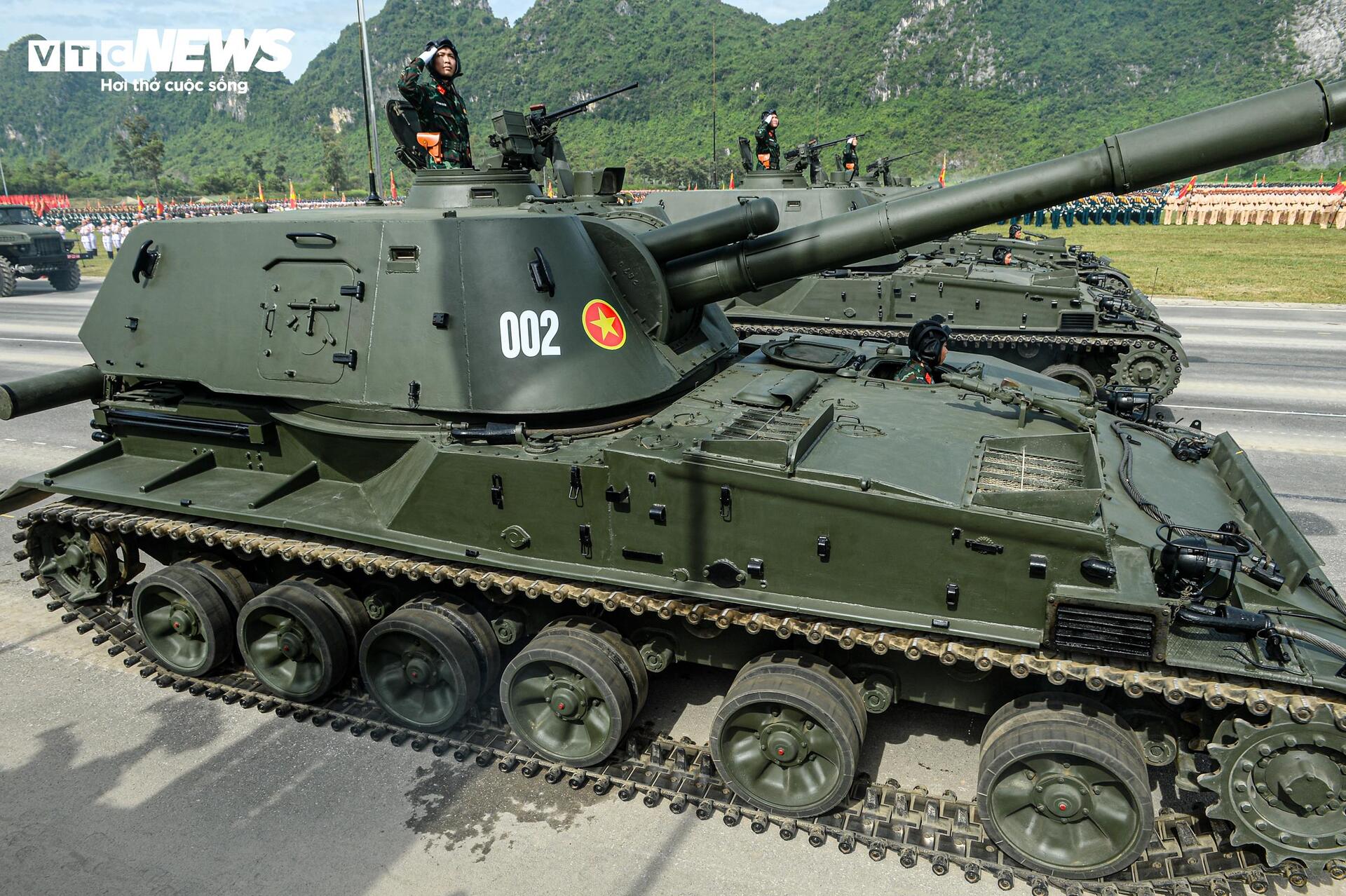 Tên lửa, xe chiến đấu 'Made in Vietnam' phô diễn sức mạnh tại buổi hợp luyện A80- Ảnh 5.
