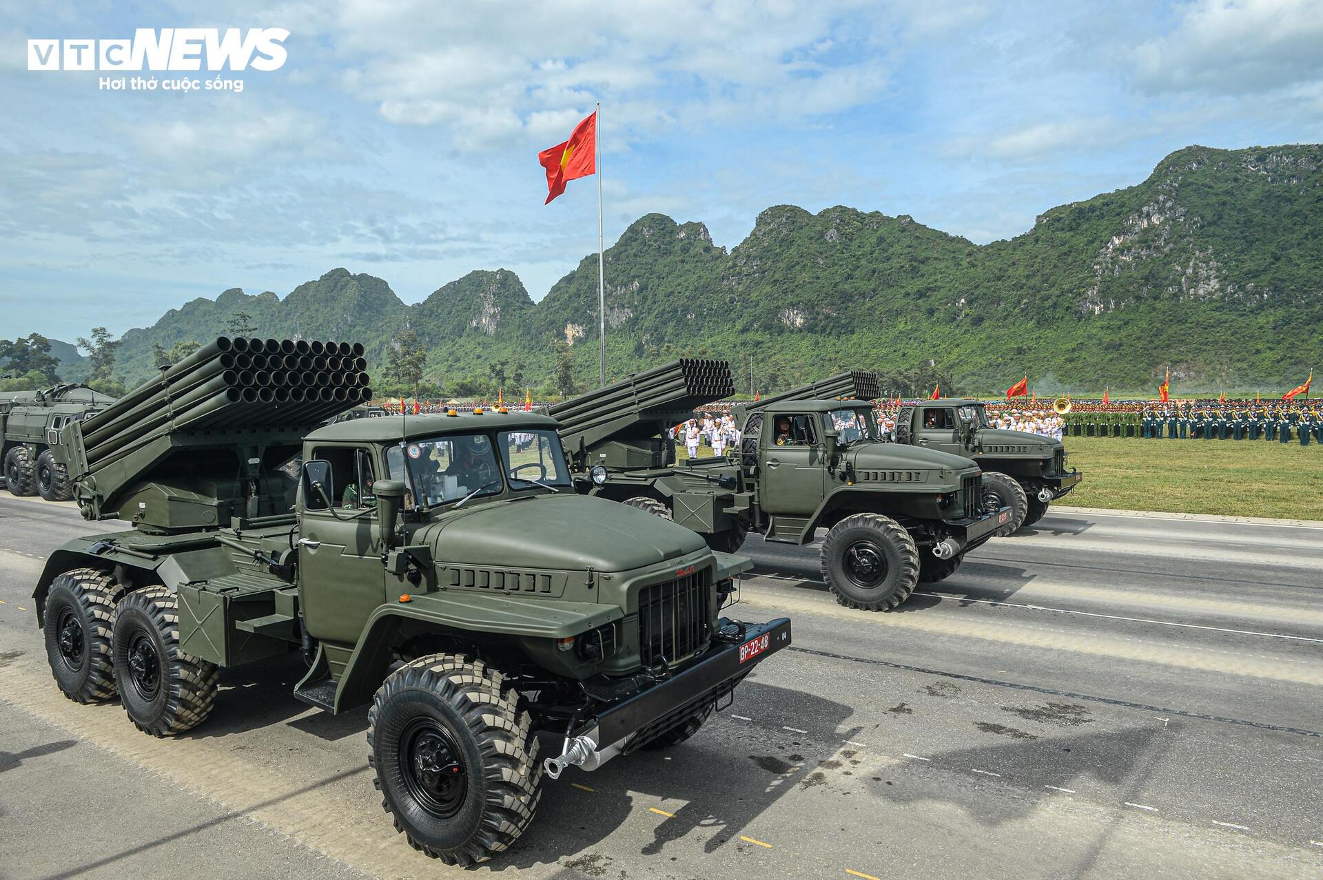 Tên lửa, xe chiến đấu 'Made in Vietnam' phô diễn sức mạnh tại buổi hợp luyện A80- Ảnh 13.