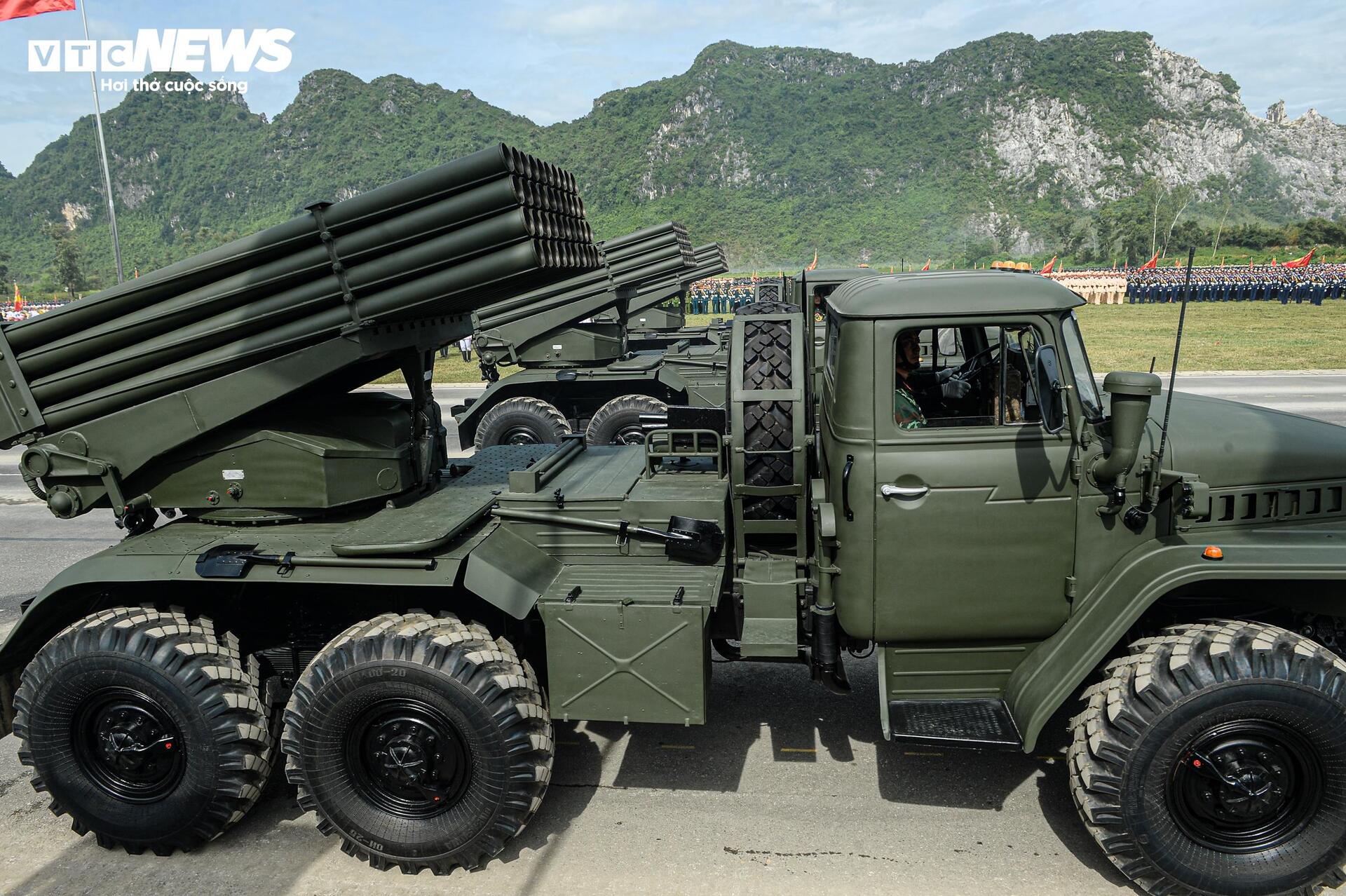 Tên lửa, xe chiến đấu 'Made in Vietnam' phô diễn sức mạnh tại buổi hợp luyện A80- Ảnh 14.