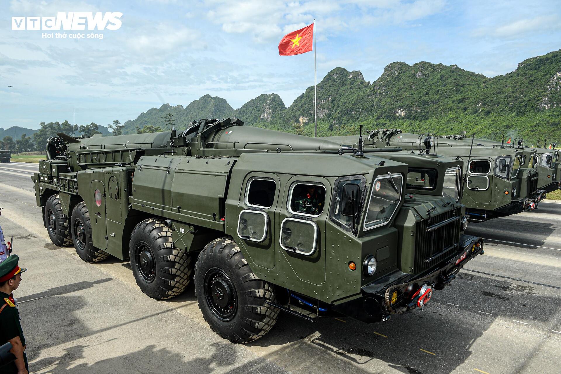 Tên lửa, xe chiến đấu 'Made in Vietnam' phô diễn sức mạnh tại buổi hợp luyện A80- Ảnh 12.