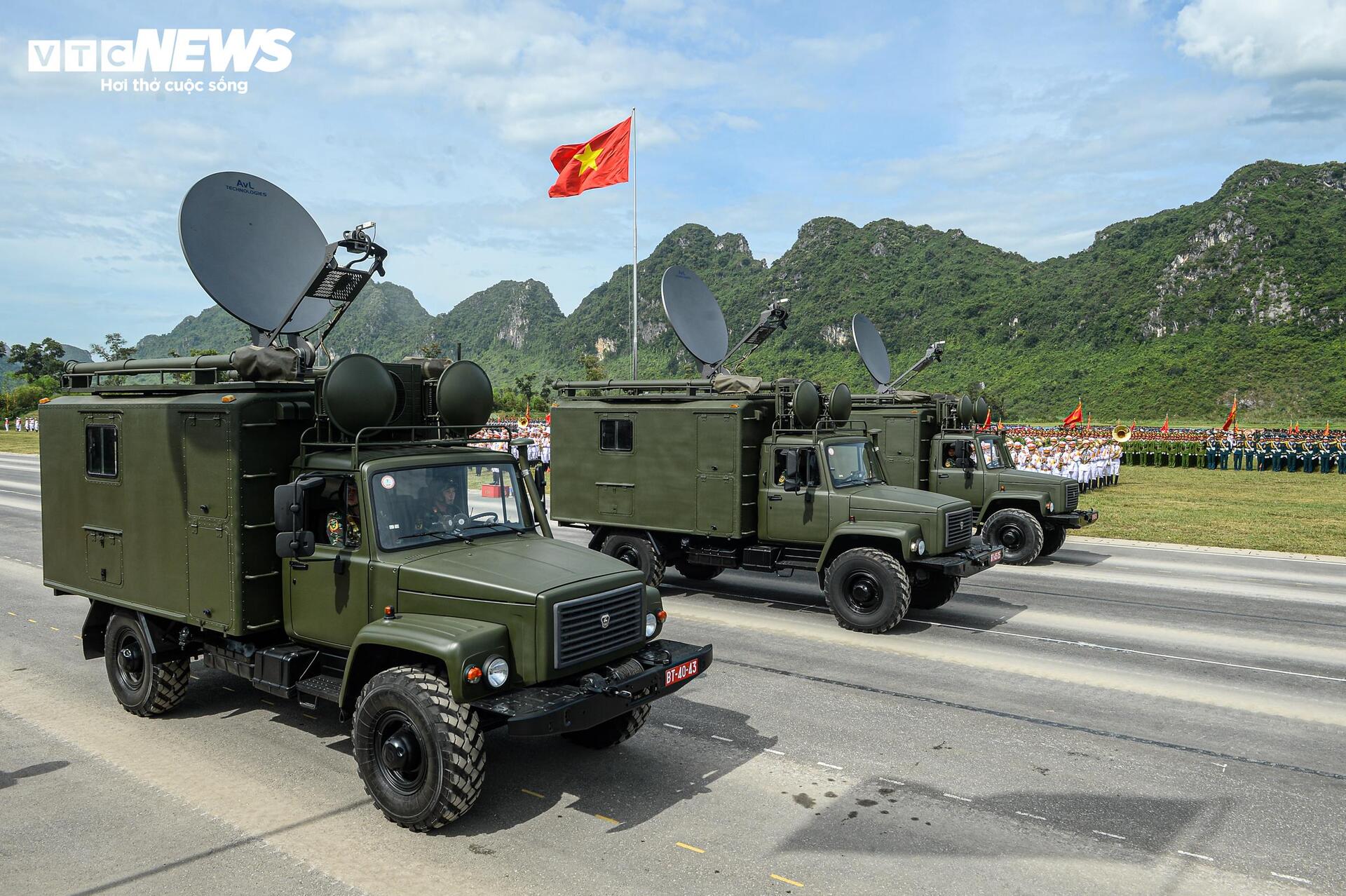 Tên lửa, xe chiến đấu 'Made in Vietnam' phô diễn sức mạnh tại buổi hợp luyện A80- Ảnh 16.