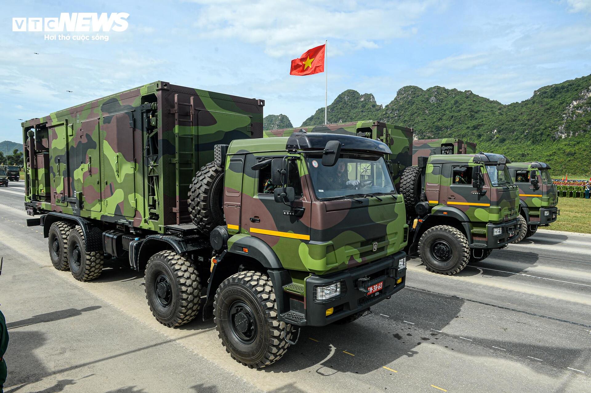 Tên lửa, xe chiến đấu 'Made in Vietnam' phô diễn sức mạnh tại buổi hợp luyện A80- Ảnh 17.