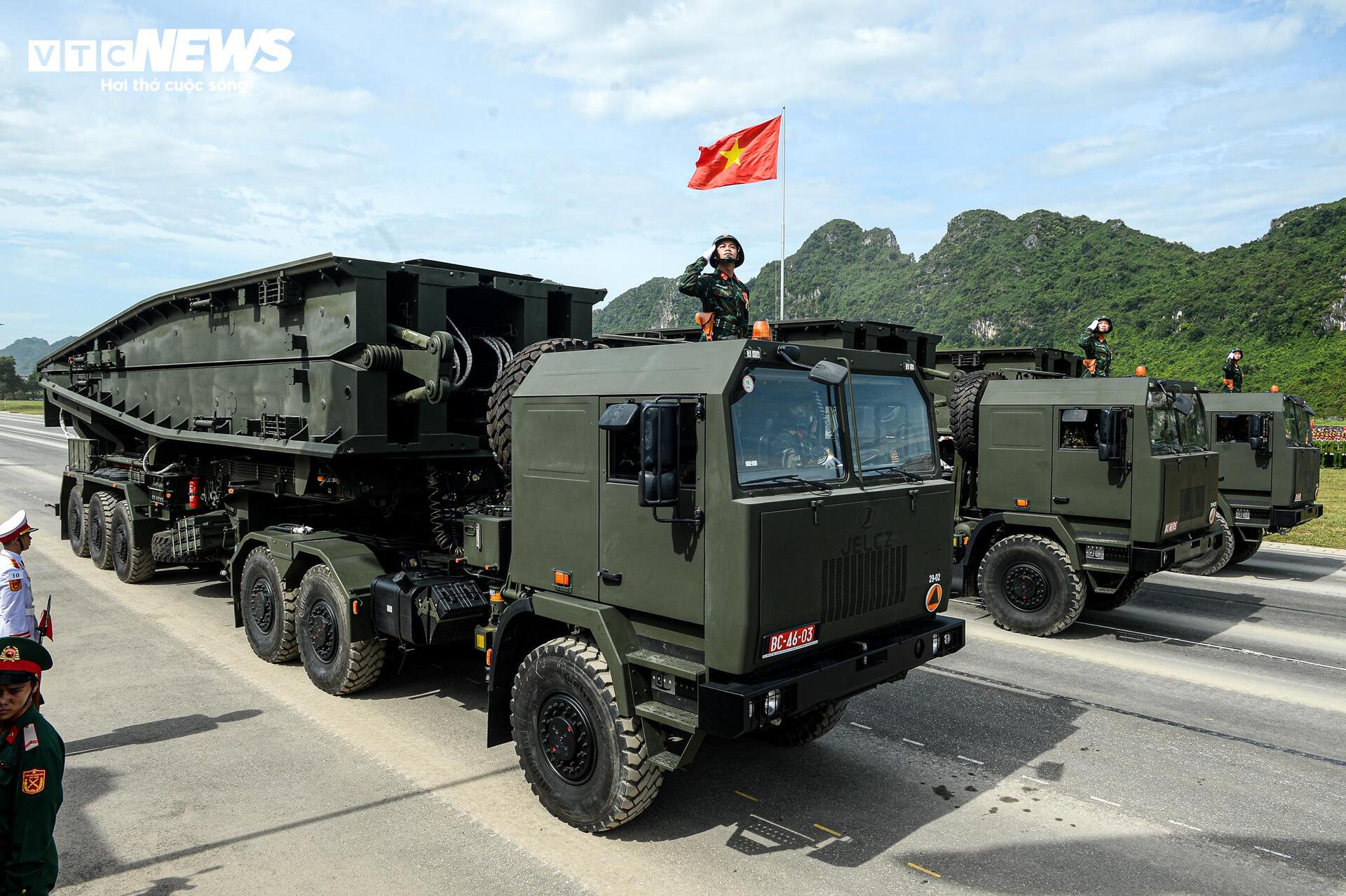 Tên lửa, xe chiến đấu 'Made in Vietnam' phô diễn sức mạnh tại buổi hợp luyện A80- Ảnh 20.
