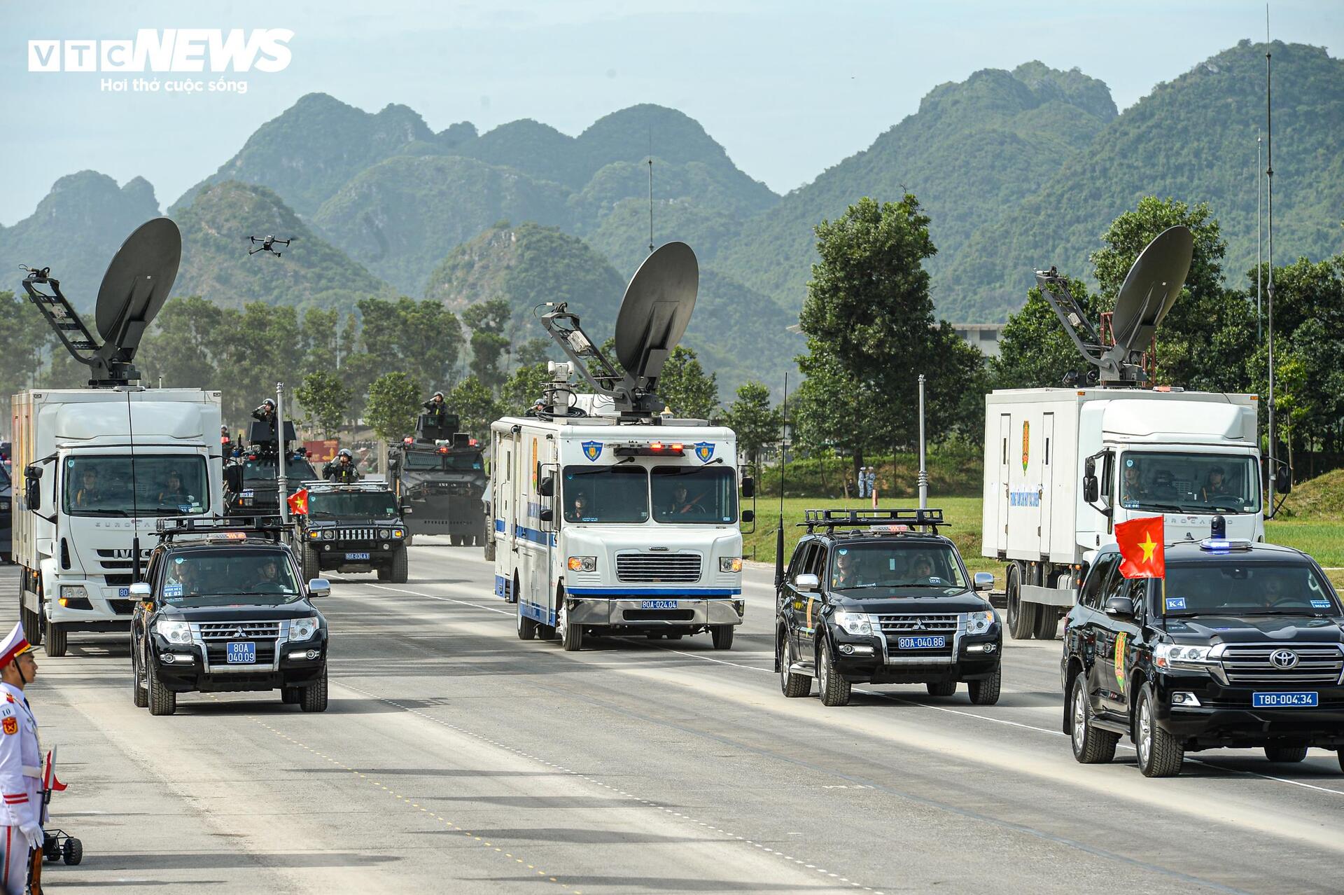 Tên lửa, xe chiến đấu 'Made in Vietnam' phô diễn sức mạnh tại buổi hợp luyện A80- Ảnh 26.