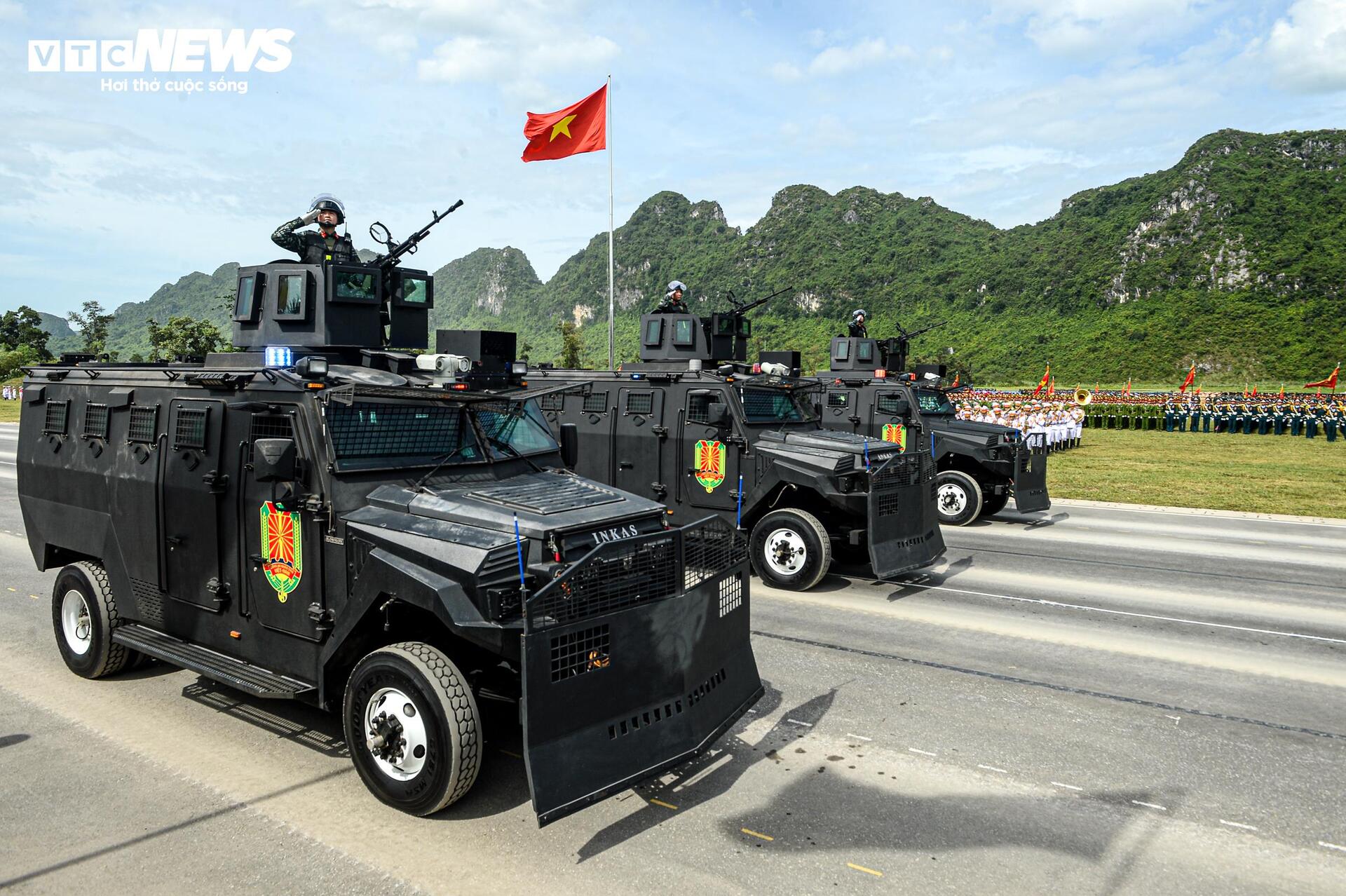 Tên lửa, xe chiến đấu 'Made in Vietnam' phô diễn sức mạnh tại buổi hợp luyện A80- Ảnh 24.