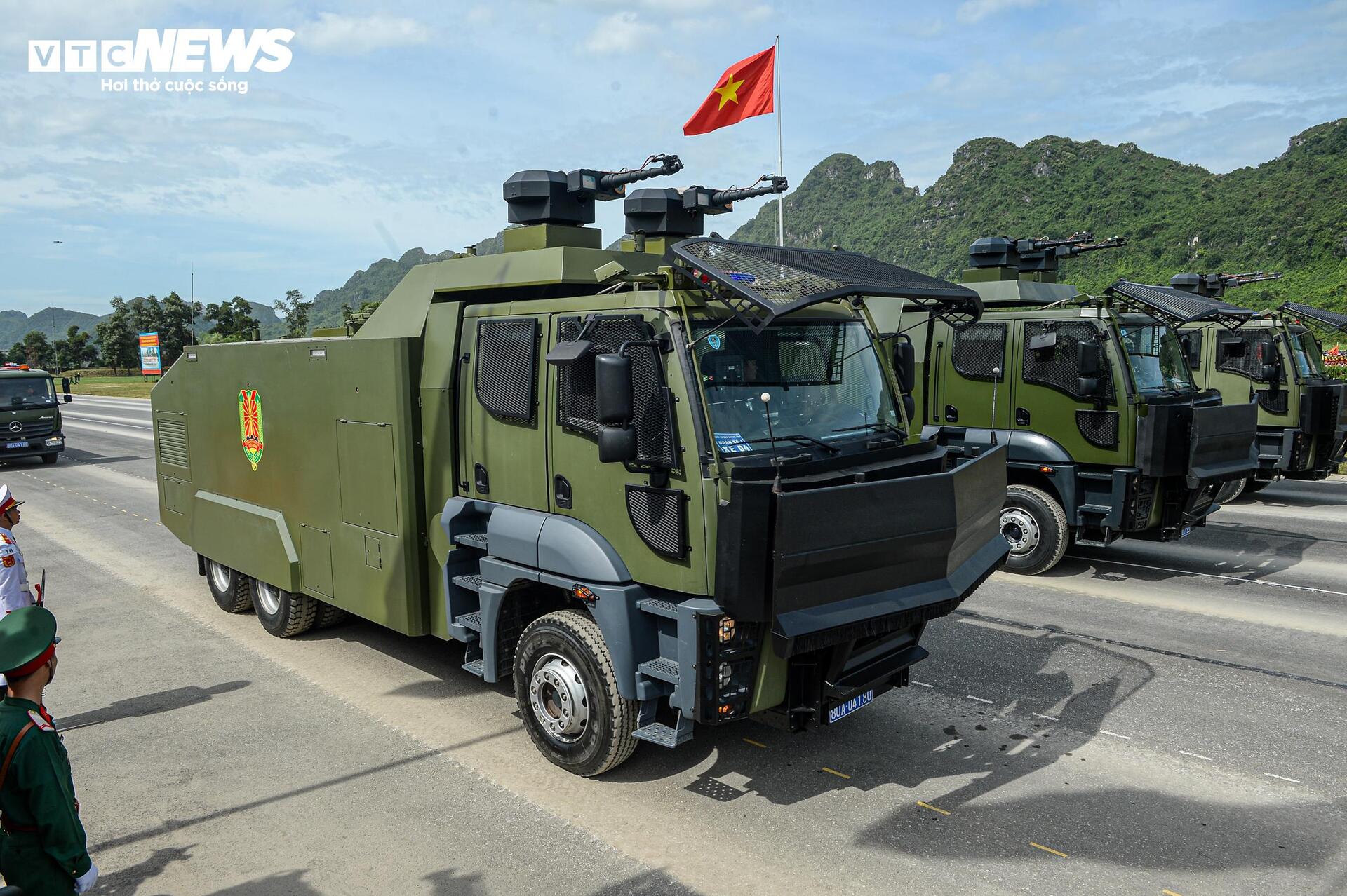 Tên lửa, xe chiến đấu 'Made in Vietnam' phô diễn sức mạnh tại buổi hợp luyện A80- Ảnh 25.