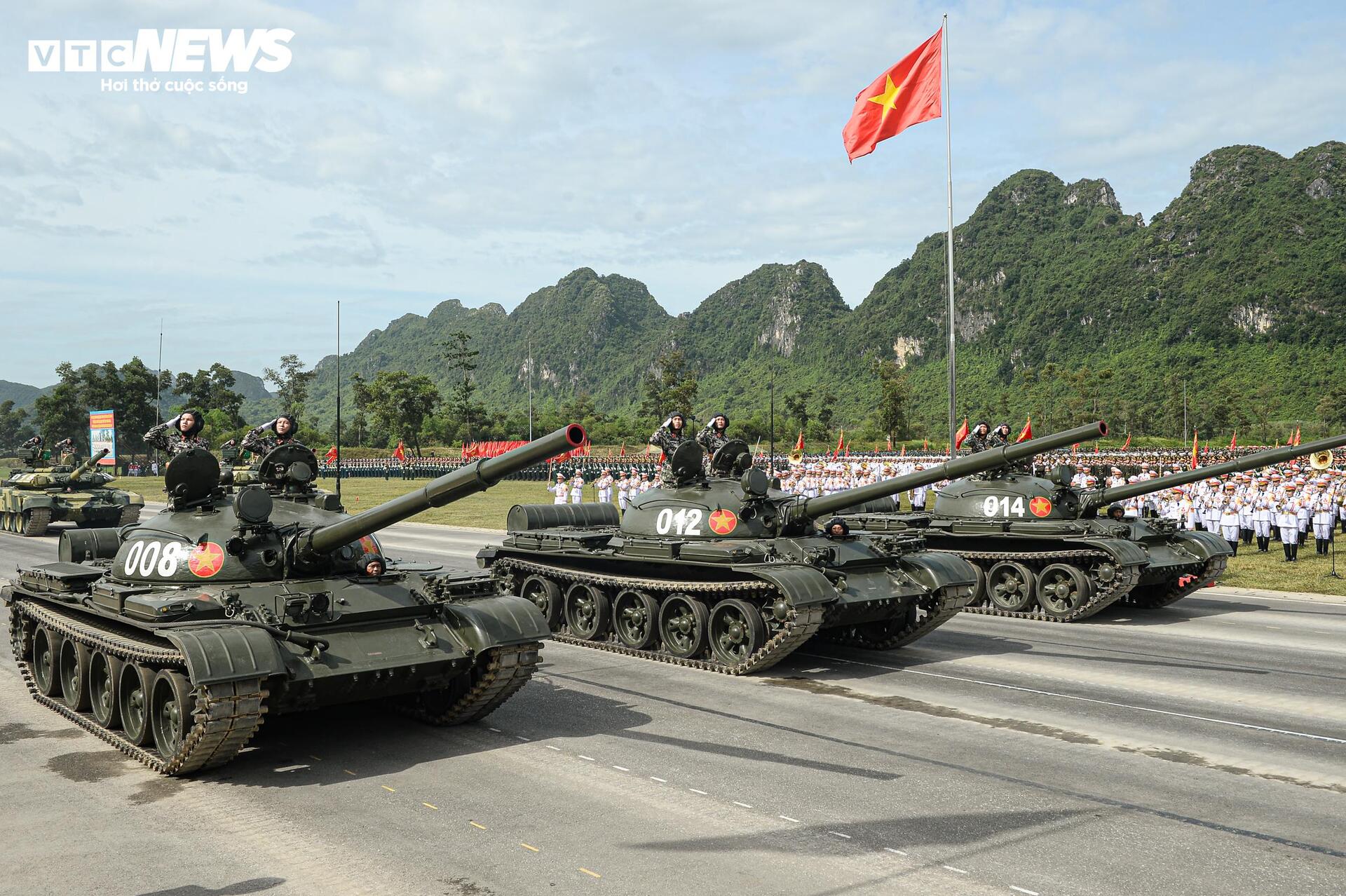 Tên lửa, xe chiến đấu 'Made in Vietnam' phô diễn sức mạnh tại buổi hợp luyện A80- Ảnh 3.