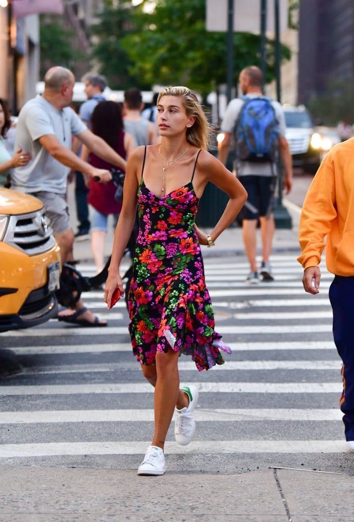 Hailey Bieber tóc rối, mặt mộc, không còn chút nào “clean girl”: Netizen phản ứng thế nào?- Ảnh 10.
