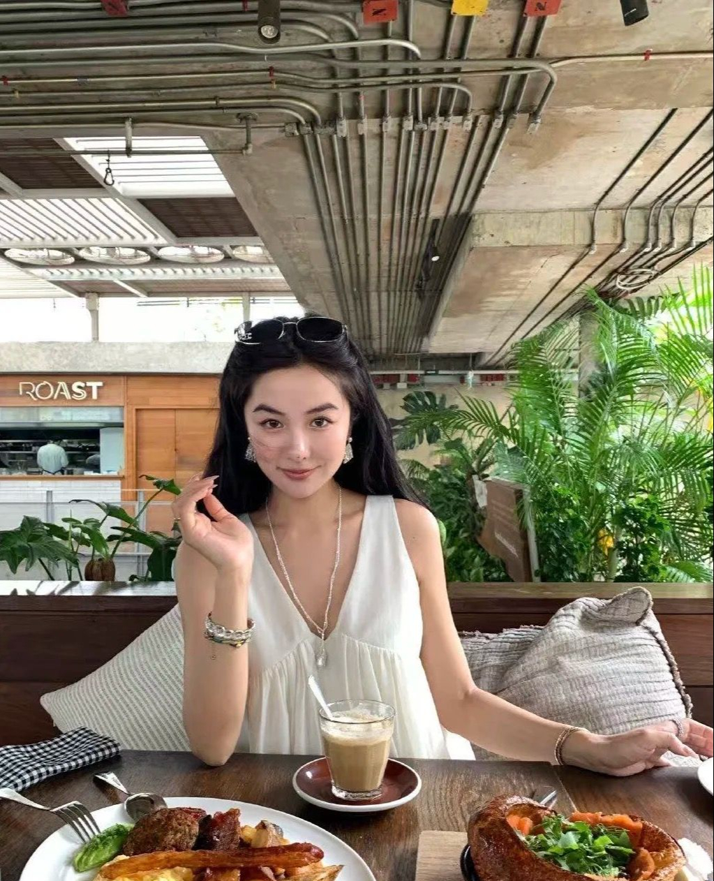 "Người dám đi ăn nhà hàng 1 mình thì điều gì cũng có thể làm được"- Ảnh 1.
