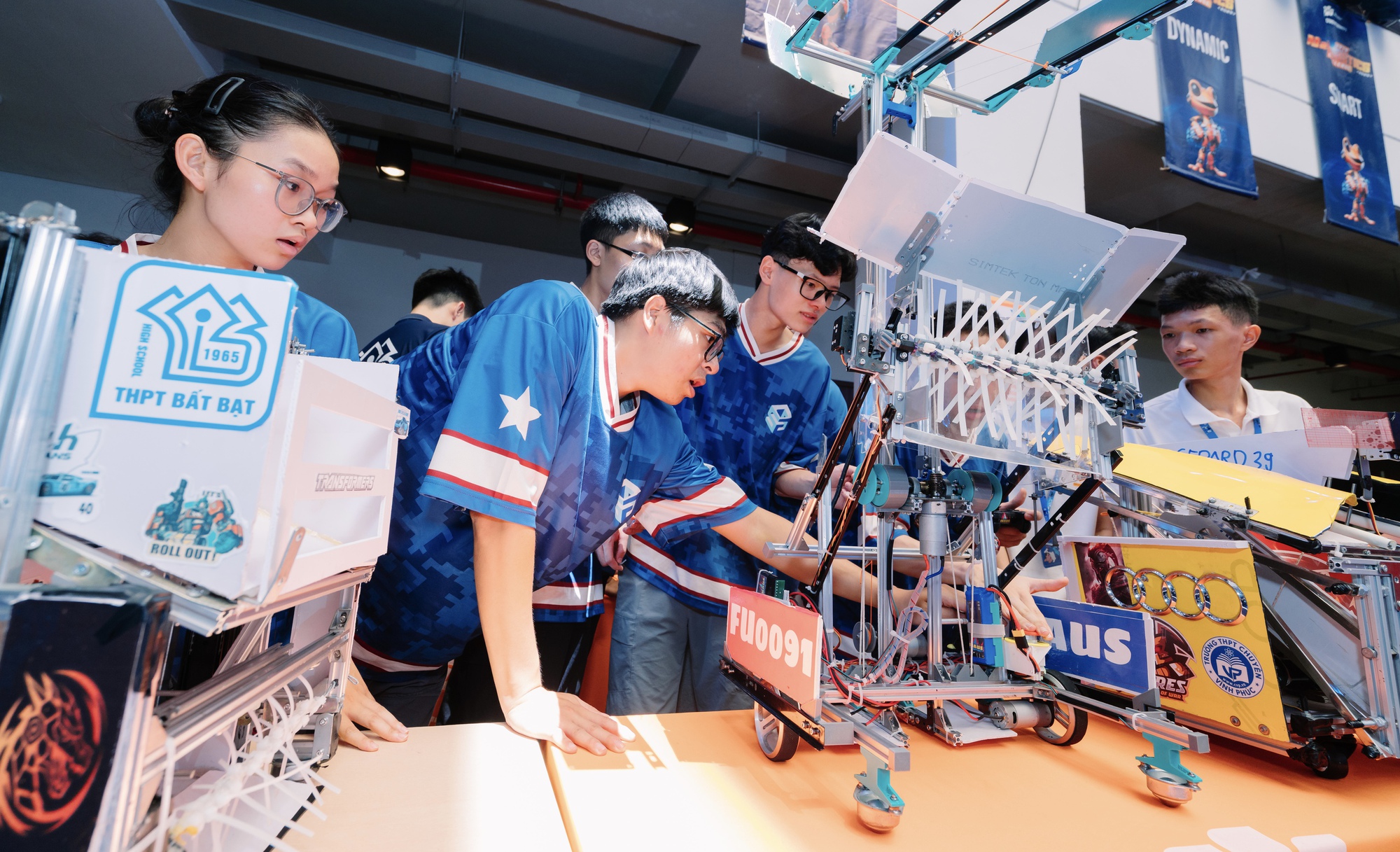Từ mầm non STEM đến sân chơi công nghệ đỉnh cao: Liên minh học sinh Đắk Lắk - Hà Nội giành Quán quân cuộc thi robot thực chiến toàn quốc- Ảnh 3.