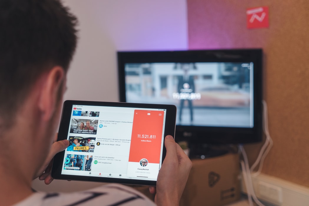 Gen Alpha giờ cứ mở điện thoại ra là xem video AI trên YouTube, TikTok: Nội dung thật giả lẫn lộn, chuyên gia cảnh báo gì?- Ảnh 2. Gen Alpha giờ cứ mở điện thoại ra là xem video AI trên YouTube, TikTok: Nội dung thật giả lẫn lộn, chuyên gia cảnh báo gì?- Ảnh 2.