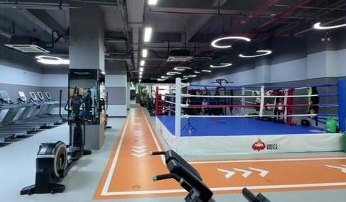 Nh&acirc;n vi&ecirc;n tư vấn c&aacute;ch l&atilde;i gấp đ&ocirc;i, người đ&agrave;n &ocirc;ng b&egrave;n r&uacute;t hết 3 tỷ đồng gửi tiết kiệm để mua "thẻ VIP", đến khi đ&ograve;i quyền lợi th&igrave; được th&ocirc;ng b&aacute;o: &ldquo;Anh phải tập 300 năm&rdquo;- Ảnh 2.