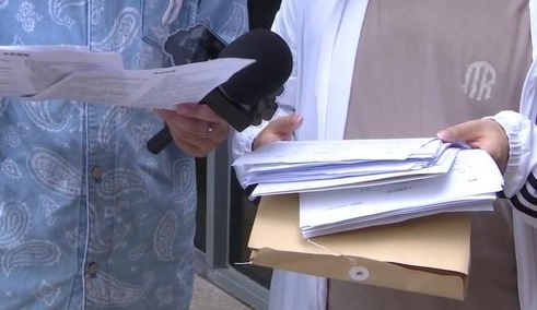 Nh&acirc;n vi&ecirc;n tư vấn c&aacute;ch l&atilde;i gấp đ&ocirc;i, người đ&agrave;n &ocirc;ng b&egrave;n r&uacute;t hết 3 tỷ đồng gửi tiết kiệm để mua "thẻ VIP", đến khi đ&ograve;i quyền lợi th&igrave; được th&ocirc;ng b&aacute;o: &ldquo;Anh phải tập 300 năm&rdquo;- Ảnh 1.