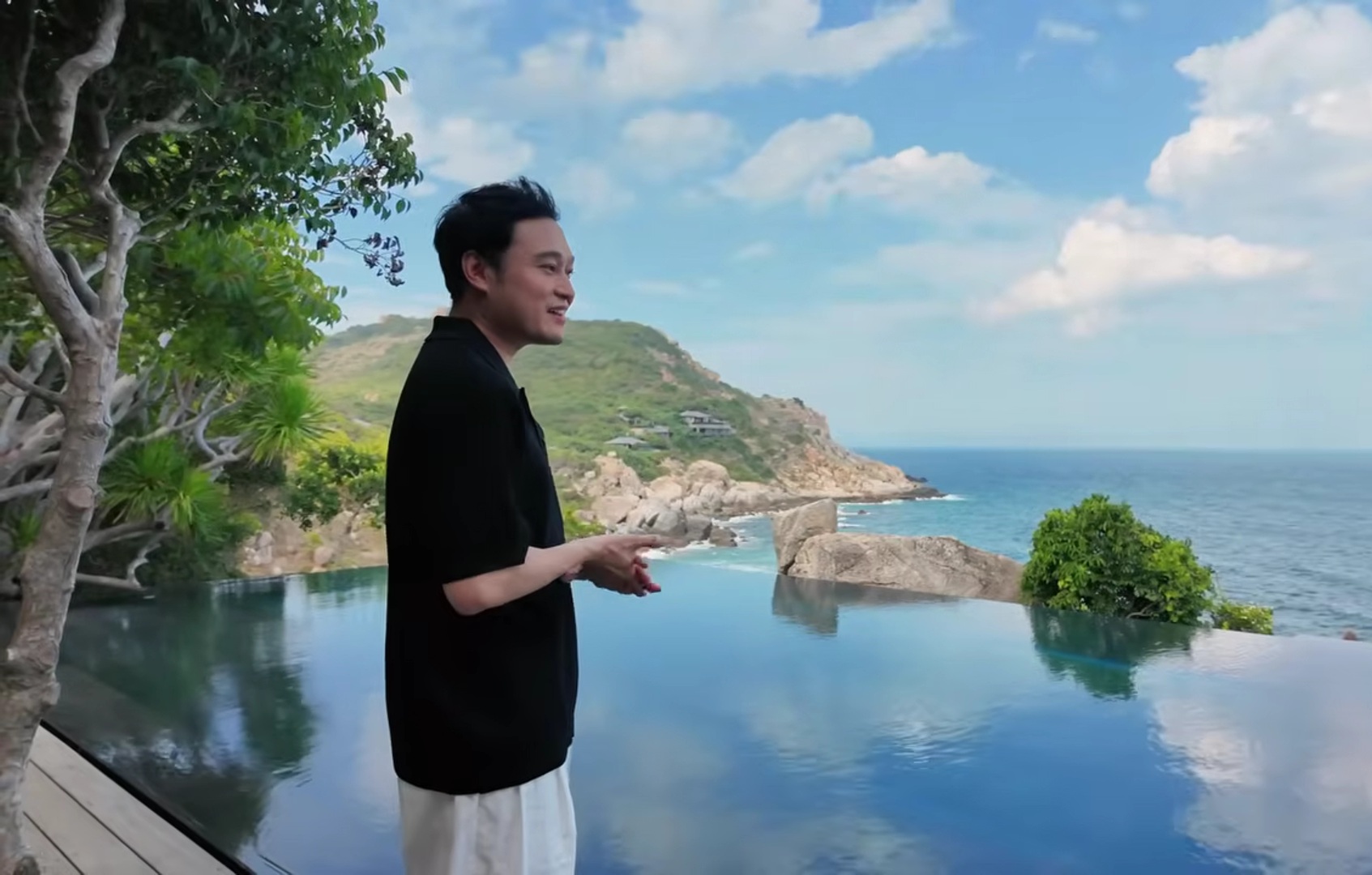Nam ca sĩ 42 tuổi có nhà mặt tiền quận 1, ở resort 3 đêm hết 1 tỷ 2, ai cũng ao ước- Ảnh 1. Nam ca sĩ 42 tuổi có nhà mặt tiền quận 1, ở resort 3 đêm hết 1 tỷ 2, ai cũng ao ước- Ảnh 1.