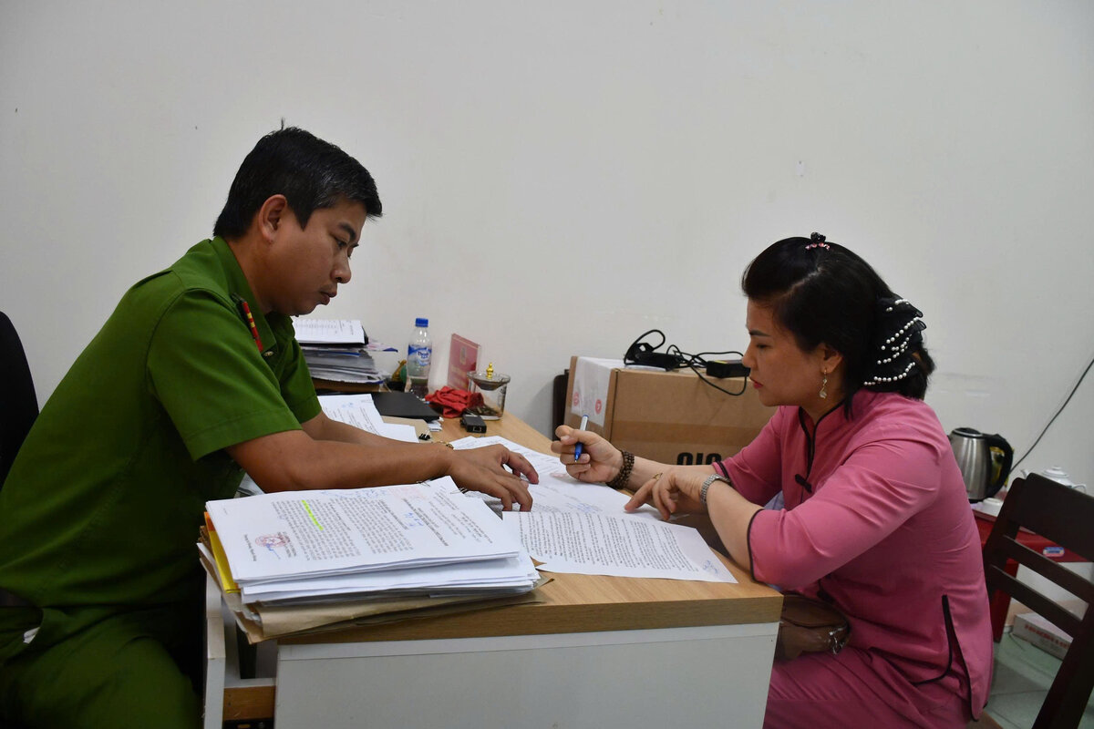 Bé trai 14 tháng tuổi bị bảo mẫu bạo hành, ném xuống nền nhà đã qua đời- Ảnh 2.
