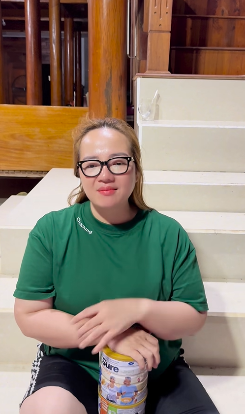 Hoàng Hường livestream bán sữa xương khớp giữa vùng lũ: Người xem phản đối, lo sợ về chất lượng- Ảnh 3.