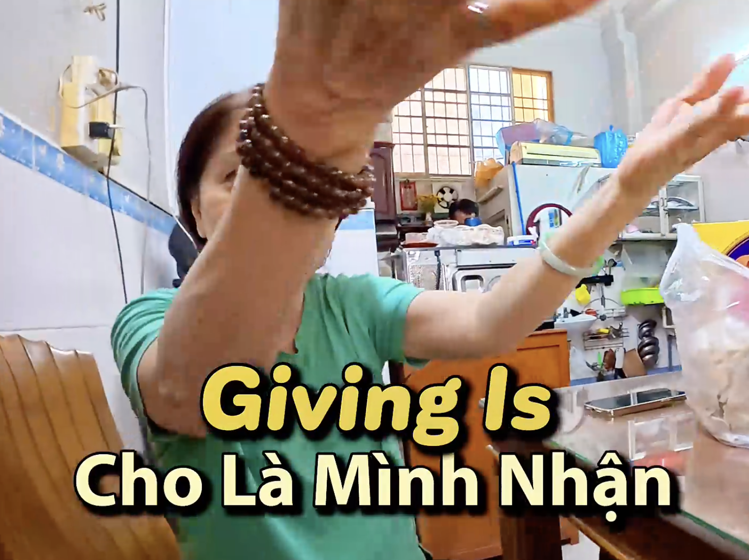 Khách Tây bị người đàn ông Việt chở về nhà dúi cho 60 quả trứng gà, nói cho 1 câu chưa từng nghe trong đời- Ảnh 7.