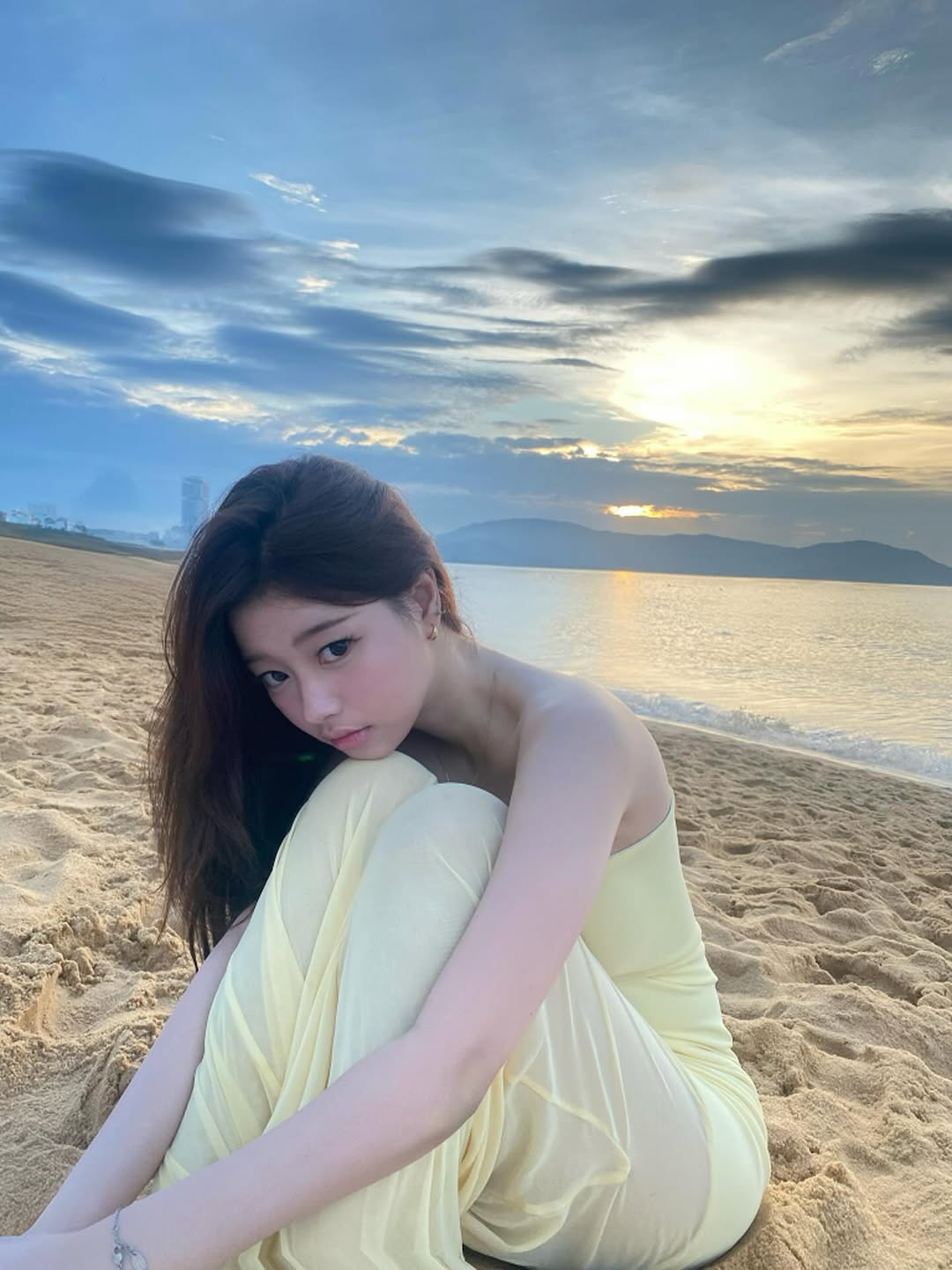 Gái Việt có 1,4 triệu follow TikTok: Nhan sắc như báu vật trời ban, trở thành "hệ tư tưởng" vì mặc đẹp- Ảnh 1.