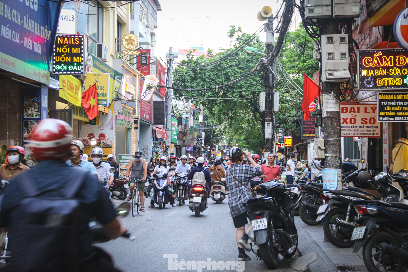 Chợ cóc át chợ chính tại Hà Nội, giao thông ùn tắc- Ảnh 4.