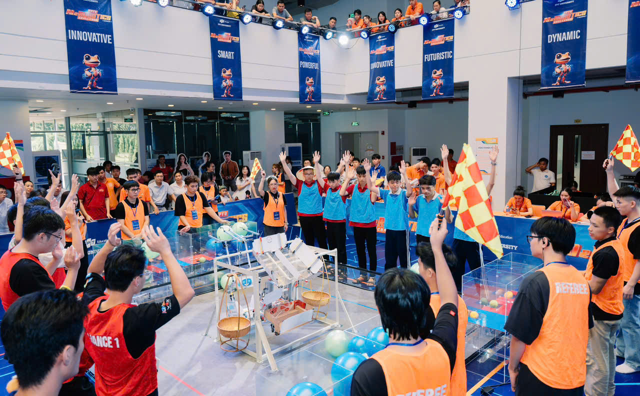Từ mầm non STEM đến sân chơi công nghệ đỉnh cao: Liên minh học sinh Đắk Lắk - Hà Nội giành Quán quân cuộc thi robot thực chiến toàn quốc- Ảnh 11.