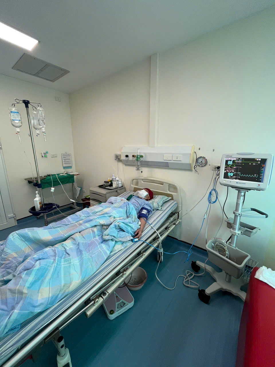Cô giáo vùng cao ngã quỵ khi bỗng dưng phát hiện mắc ung thư máu ác tính: "Tôi chỉ mong được sống để trở về với 2 con nhỏ và các học trò"- Ảnh 2.