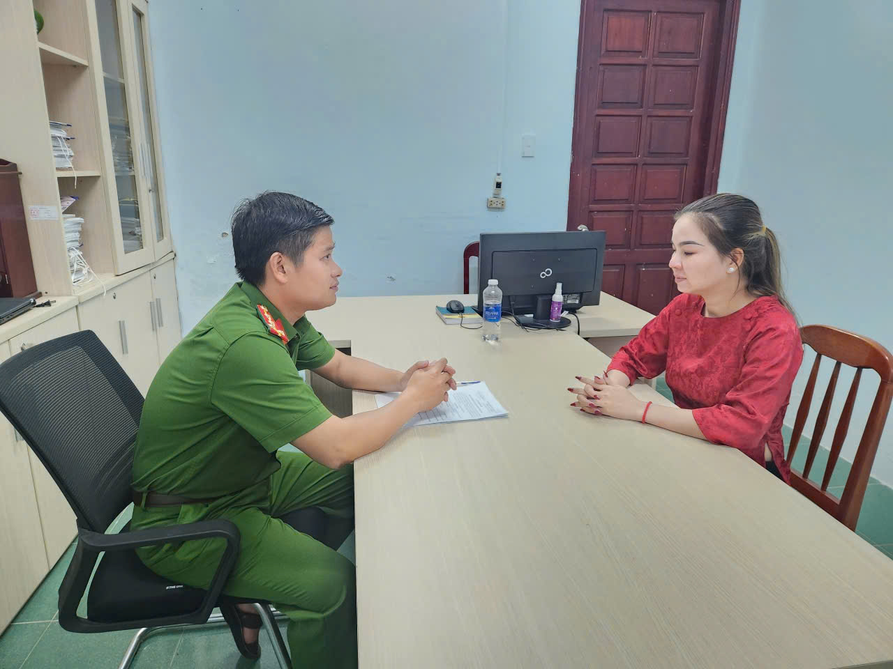 Lừa làm bùa phép trúng vé số độc đắc, người phụ nữ bị bắt- Ảnh 1.