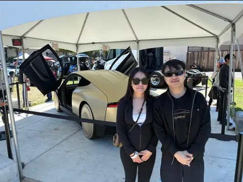Bên trong ‘giáo phái’ Tesla: Một ngày đột nhập câu lạc bộ tín đồ của Elon Musk- Ảnh 4.