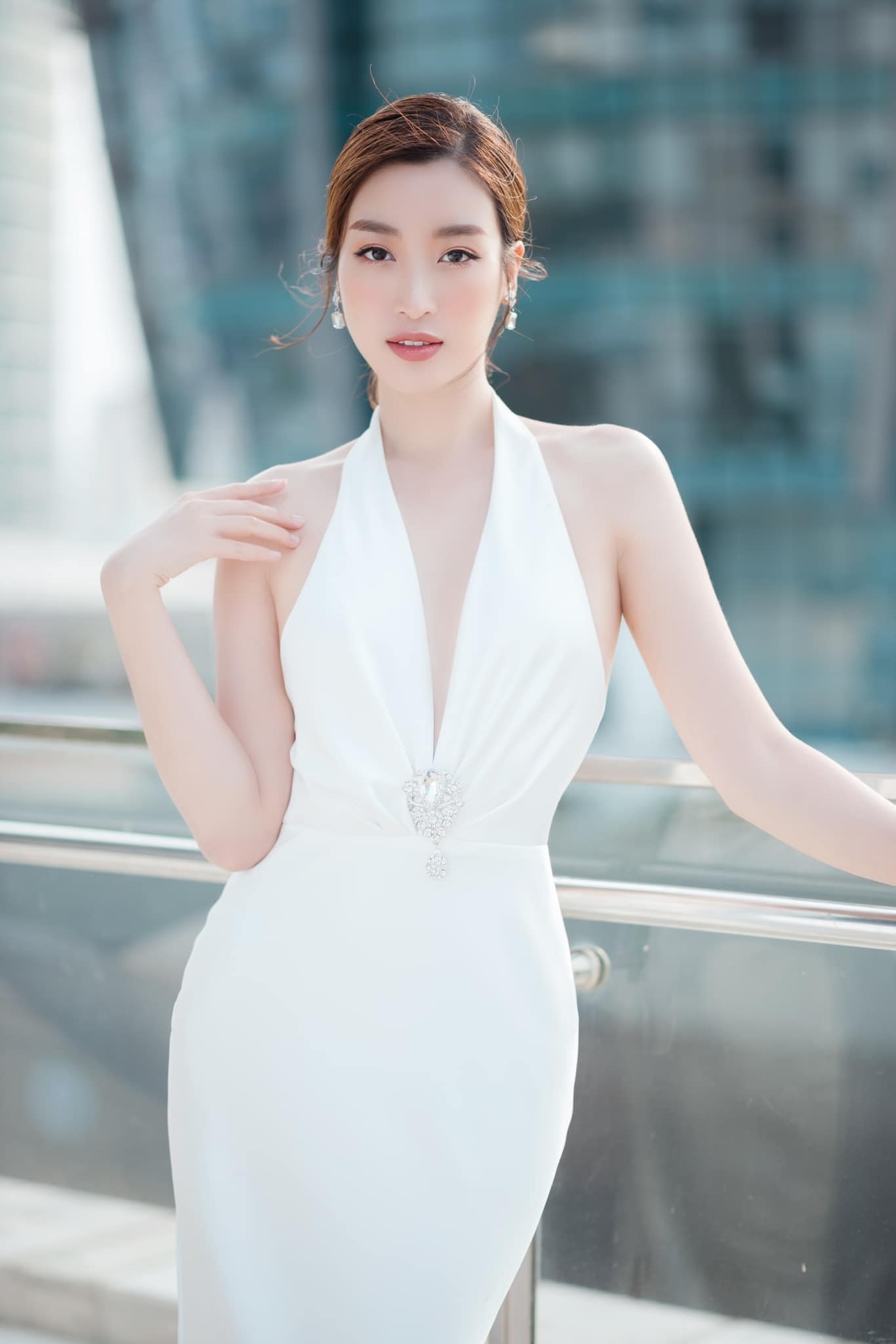 "Nàng hậu nghèo nhất showbiz" trở thành con dâu của gia tộc giàu có và quyền lực top đầu Việt Nam: Sống kín tiếng và khéo léo, có sự nghiệp riêng- Ảnh 6.